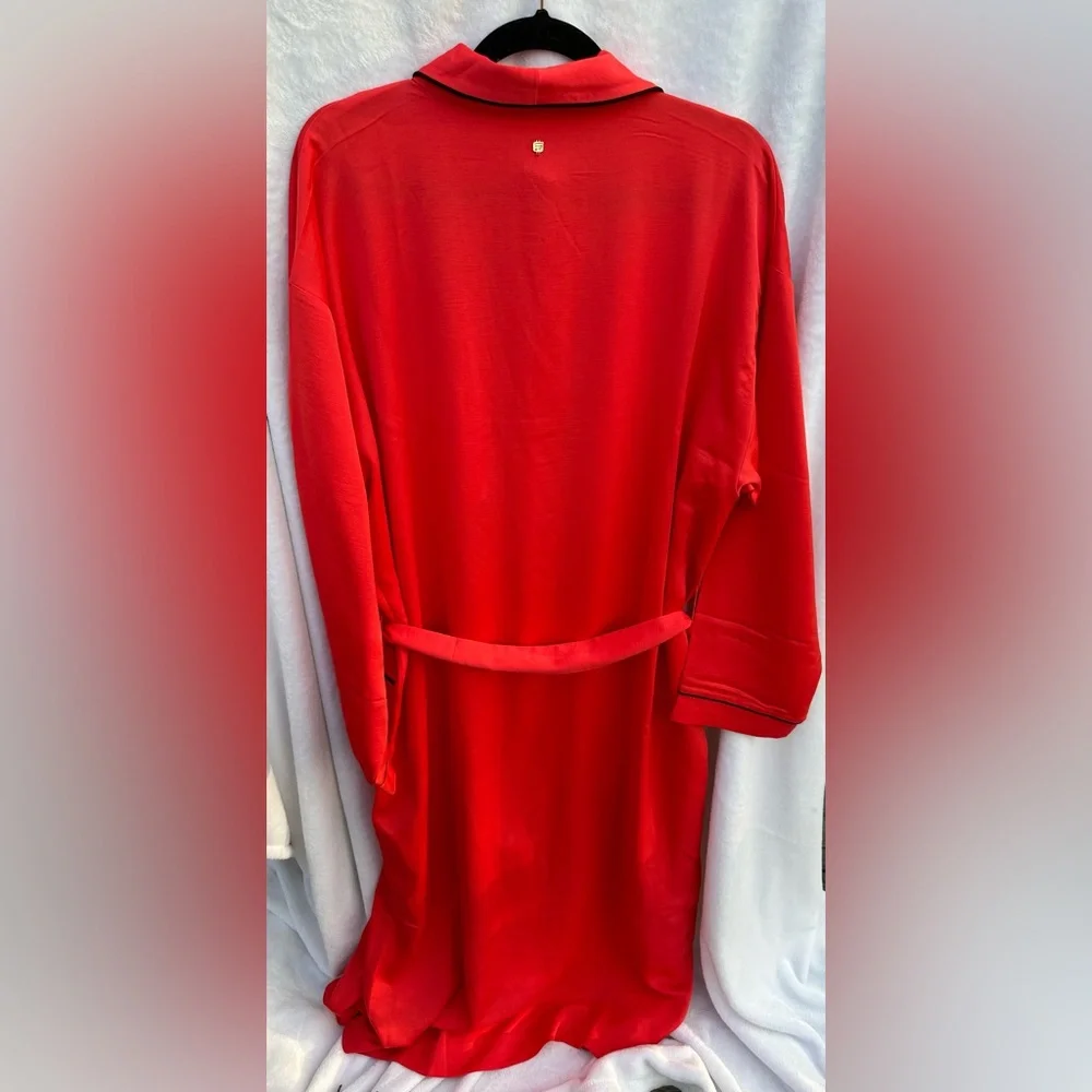 NWT-‎ Fabletics EcoSatin Robe - Red with black trim; size Medium
